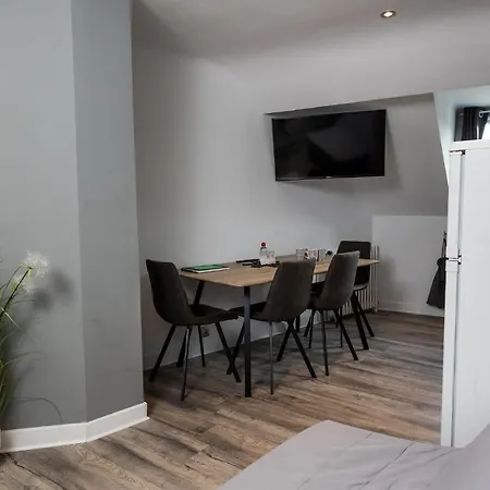 A6 - Comme A La Maison - *