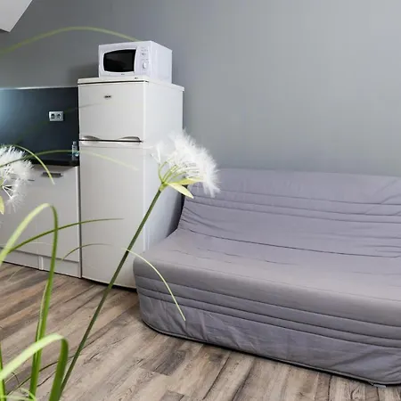 A6 - Comme A La Maison - *