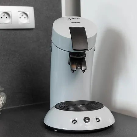 A6 - Comme A La Maison - *