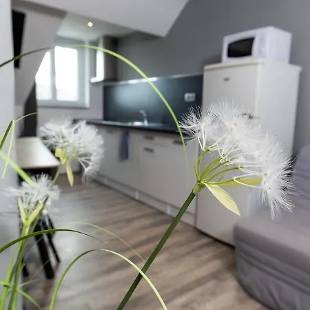 A6 - Comme A La Maison -
