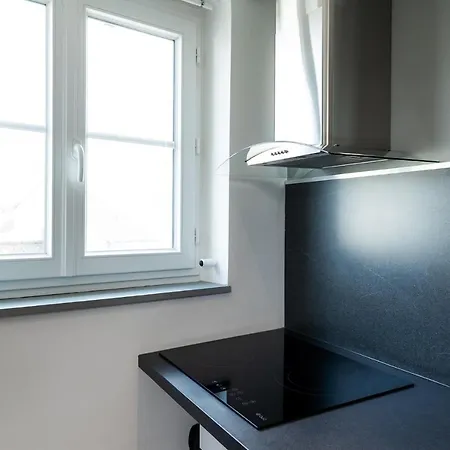 A6 - Comme A La Maison -