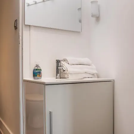 A6 - Comme A La Maison - *