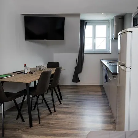 A6 - Comme A La Maison - *