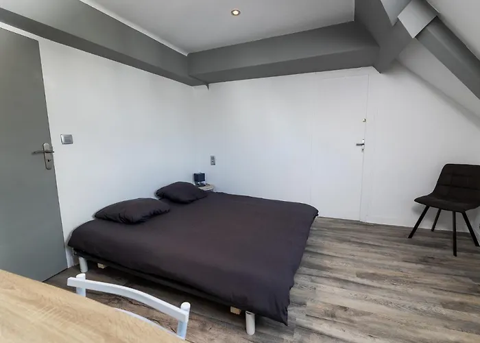 A6 - Comme A La Maison -