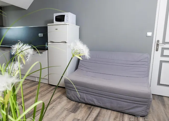 A6 - Comme A La Maison - *