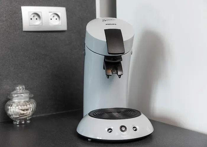 A6 - Comme A La Maison - *