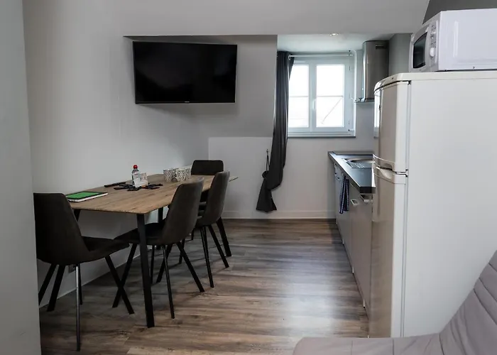 A6 - Comme A La Maison - *